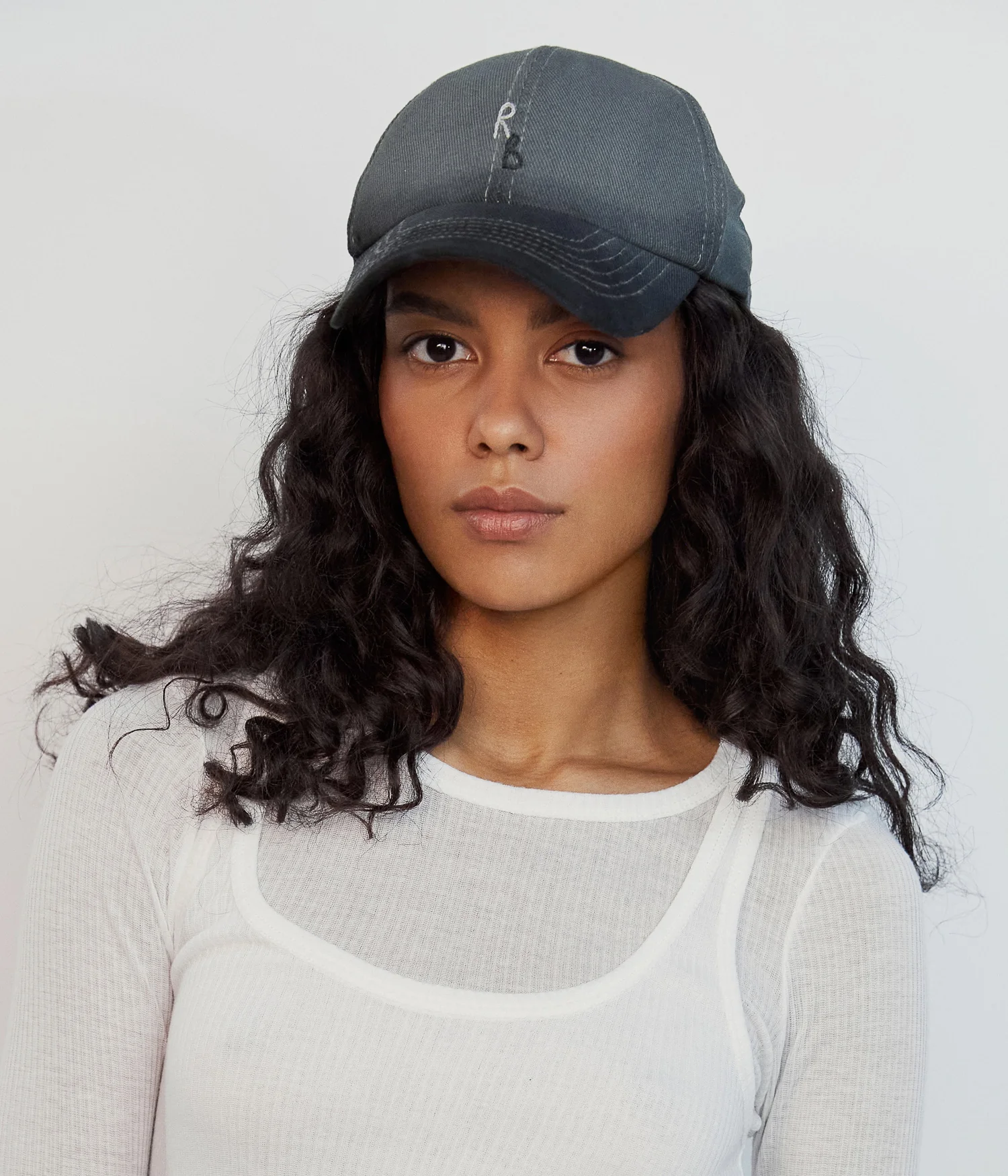 BASEBALL CAP IN WASHED GREY